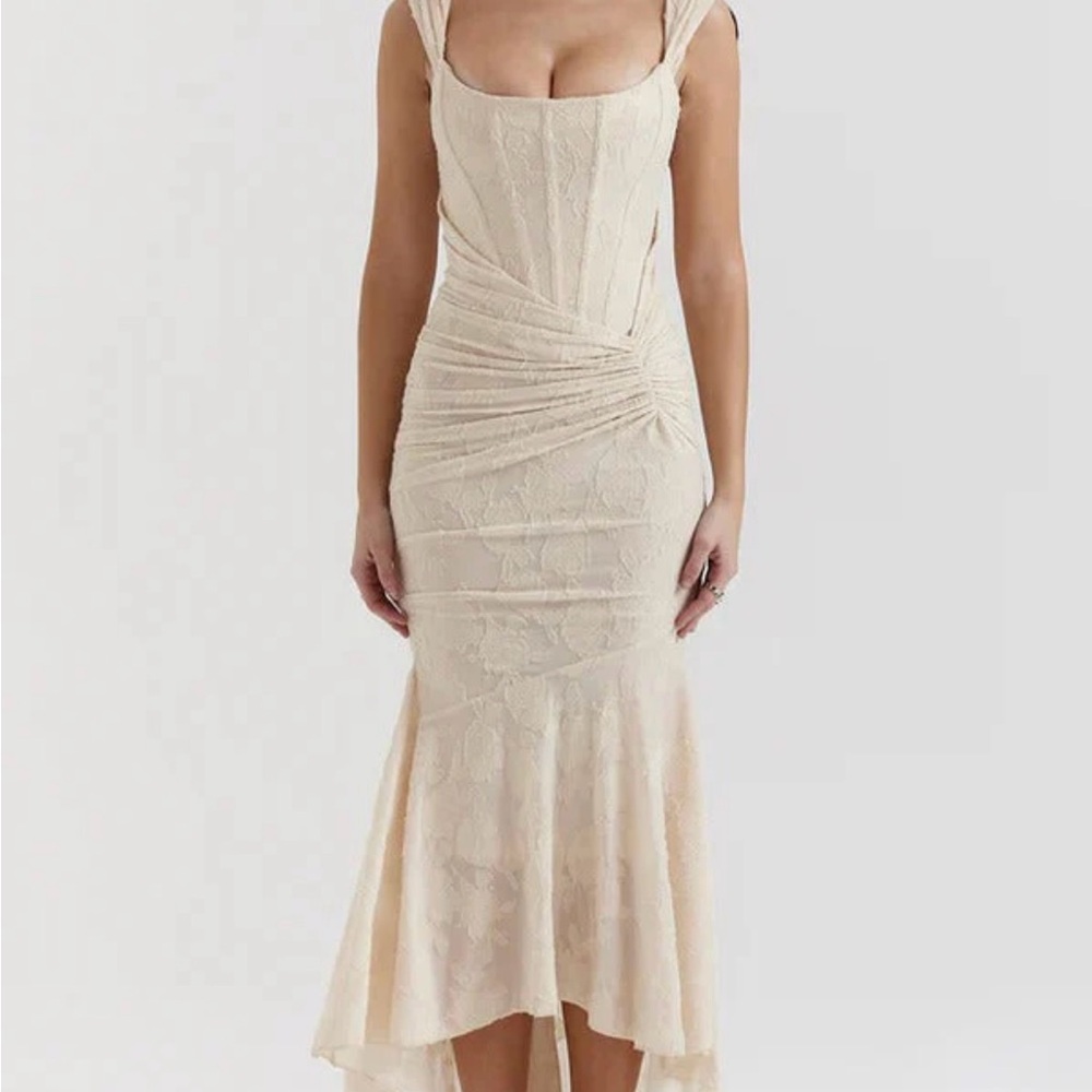 Elegant Cream Sleeveless Dress